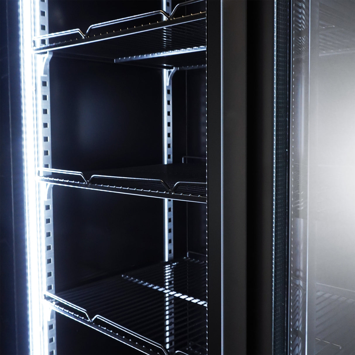 Glasdeur Koelkast | 1200L | Zwart | +2°C/+10°C | Geforceerd | Draaideuren | 1600x600x2100(h)mm
