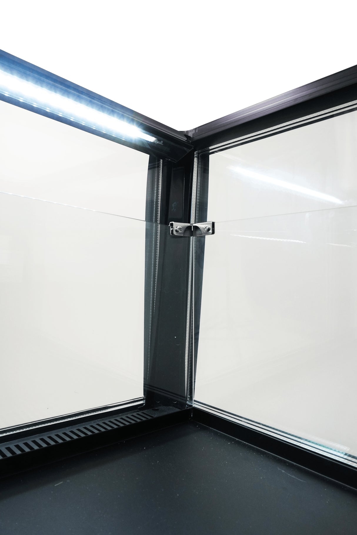 Koeleiland | Zwart | 87L | +2°C/+8°C | Geforceerd | 772x833x930(h)mm