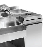 Bar-Cocktailstation | RVS | Spoelbak met Glazenspoeler | IJs en Ingrediëntenbakken | Flessenrek | GN-Bakhouder | 1 Deur en Open Vak | Achteropstand | 1340x700x875/990(h)mm