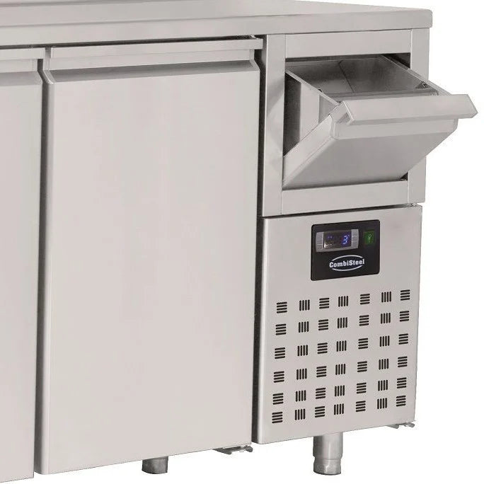 Combisteel Koelwerkbank Hoog Model | Opstaande Rand | 632L | 3 Deuren + Afkloplade | -2°C/+8°C | Geforceerd | 2135x600x1050(h)mm | 7489.5265