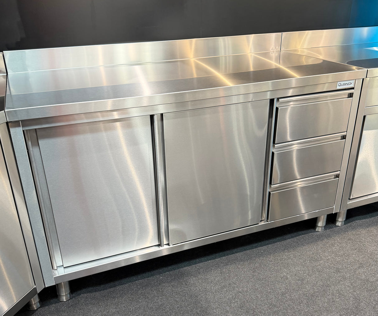 RVS Horeca Werkbank met Schuifdeuren en Laden Rechts | Opstaande Rand | 1500x700x900(h)