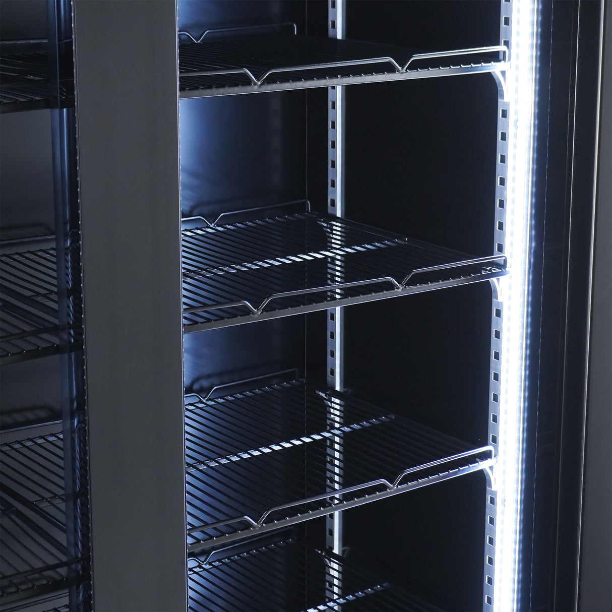 Glasdeur Koelkast | 1200L | Zwart | +2°C/+10°C | Geforceerd | Draaideuren | Anti-Condens Verwarming | 1600x600x2100(h)mm