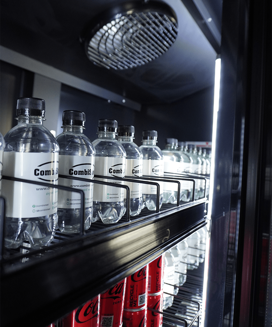 Glasdeur Koelkast | 1600L | Zwart | 0°C/+10°C | Geforceerd | Draaideuren | 1880x705x2050(h)mm