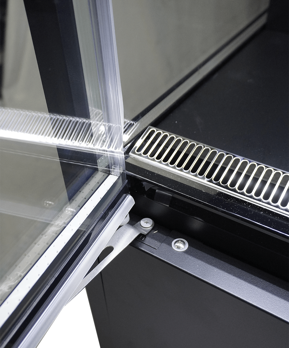 Wandkoeling Marco | Zwart | Draaideuren | 1939L | +2°C/+8°C | Geforceerd | 5 Etages | 1935x740x2010(h)mm