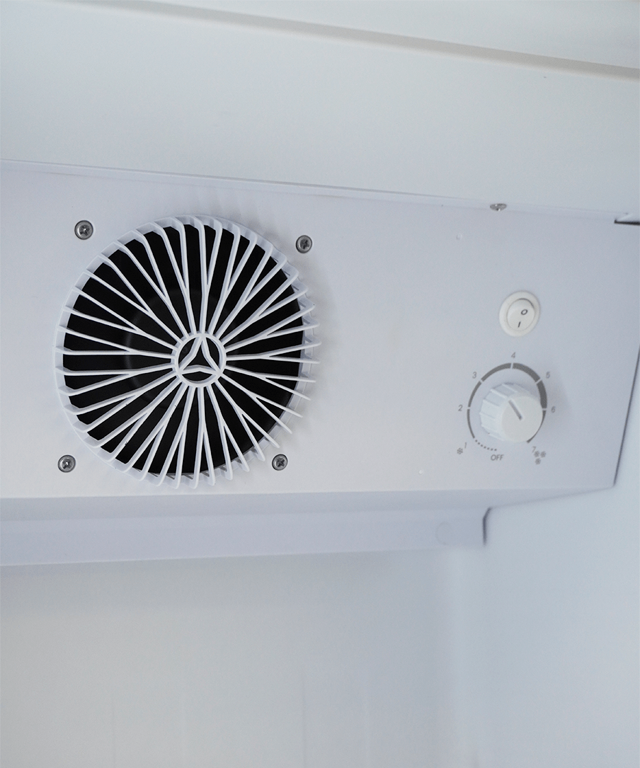 Glasdeur koelkast | 388L | Zwart | +1°C/+9°C | Geforceerd | Wielen | 595x585x1864(h)mm